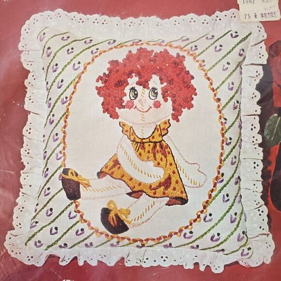 Vtg Bucilla Susie Q Crewel Pillow Cover Kit Rag Doll Raggedy Ann Girls Room 17" - Picture 1 of 4